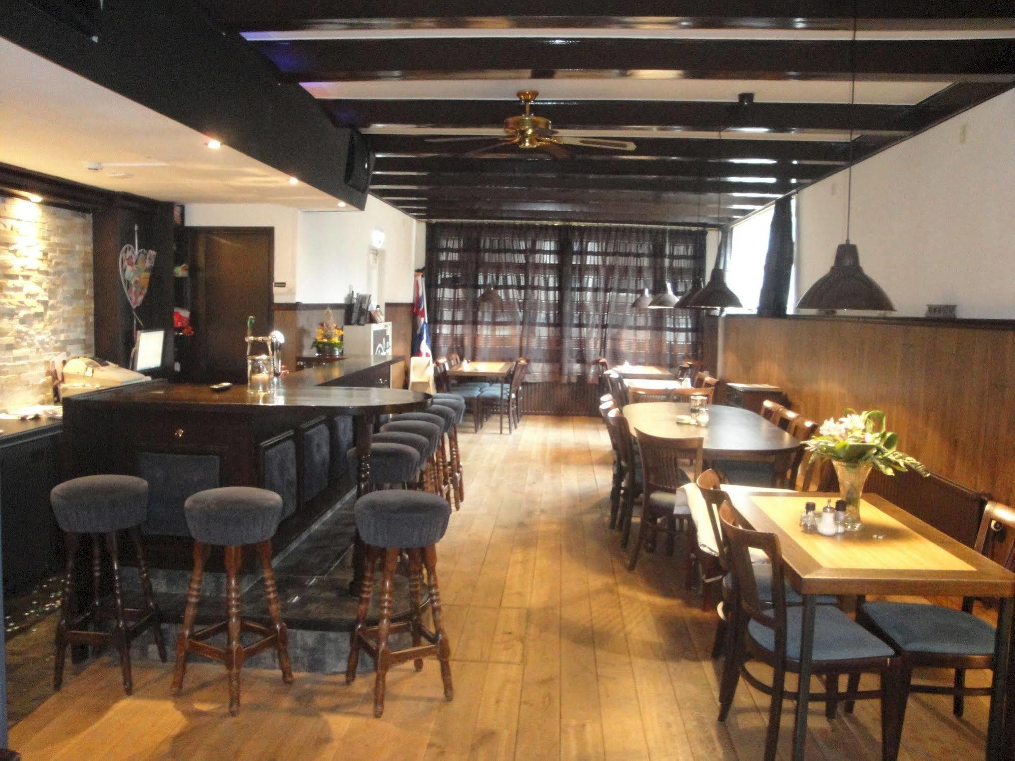De Gouden Klok Hotel Леуварден Екстериор снимка