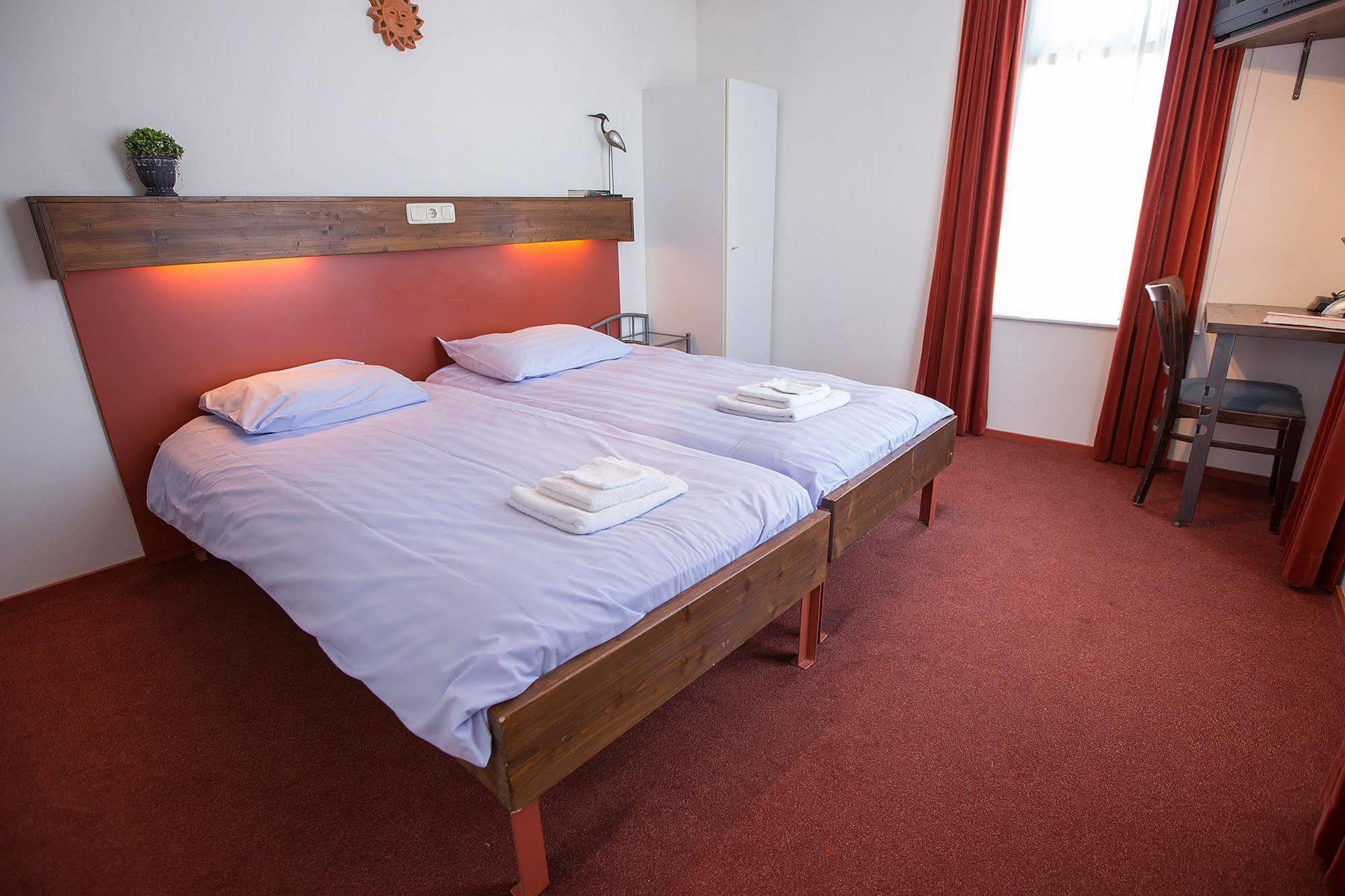 De Gouden Klok Hotel Леуварден Екстериор снимка